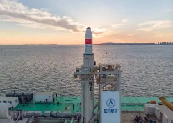 Китай строит новый корабль для запуска ракет в космос с моря