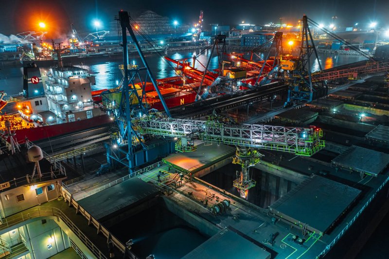У жовтні 2021 року "Східний Порт" перевалив рекордні 2,947 млн ​​тонн вантажів