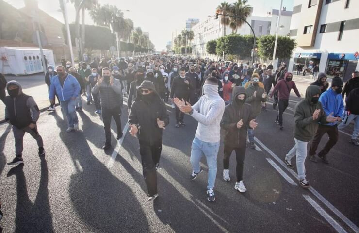 Протесты металлургов в Испании переросли в беспорядки: есть раненые и арестованные