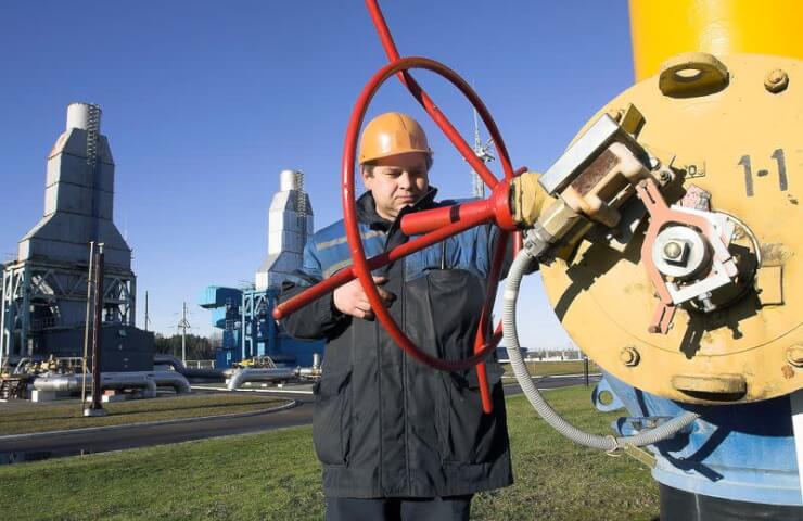 Газпром вторые сутки подряд сокращает поставки газа в Европу