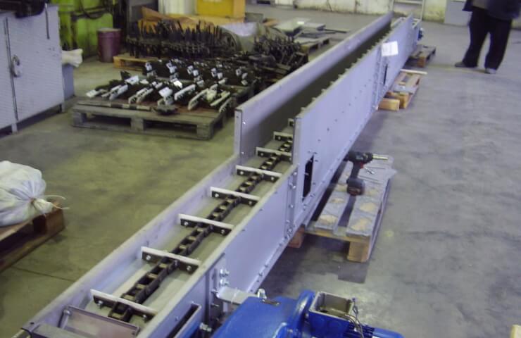 When is it convenient to use a chain conveyor?