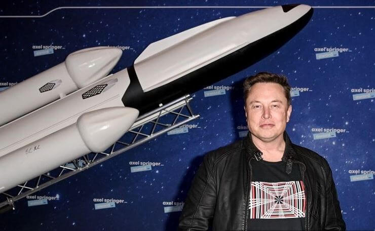 Илон Маск заявил, что SpaceX сможет высадить людей на Марс менее чем через 10 лет