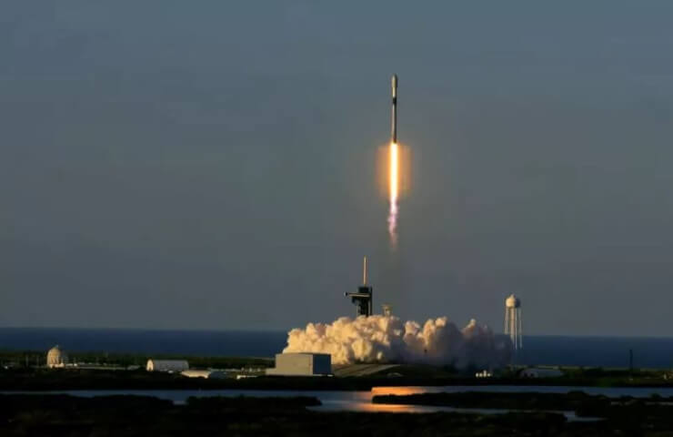 SpaceX виводить на орбіту 49 супутників Starlink під час першого запуску у 2022 році