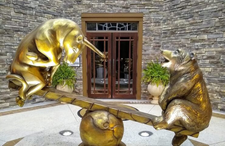 Цена на золото достигла максимума на фоне снижения доходности облигаций