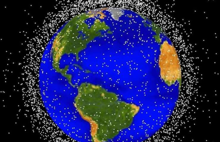 Китайський супутник впритул зіткнувся з російськими уламками