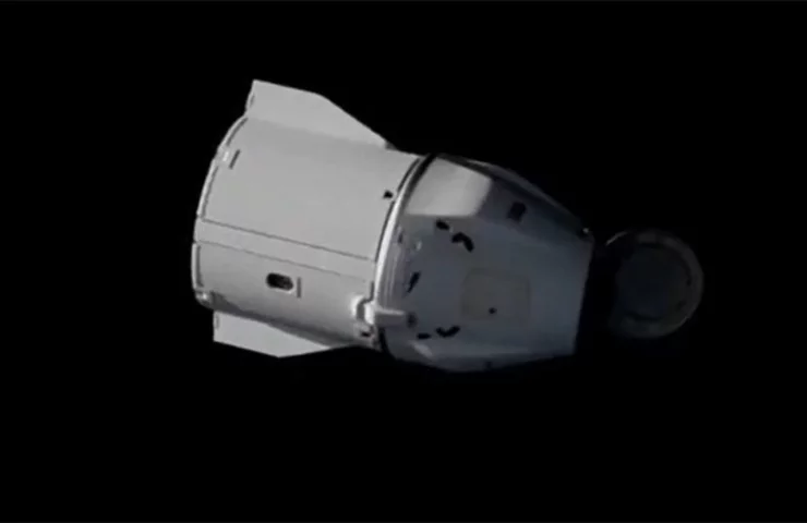SpaceX Dragon успешно приводнится у побережья Флориды