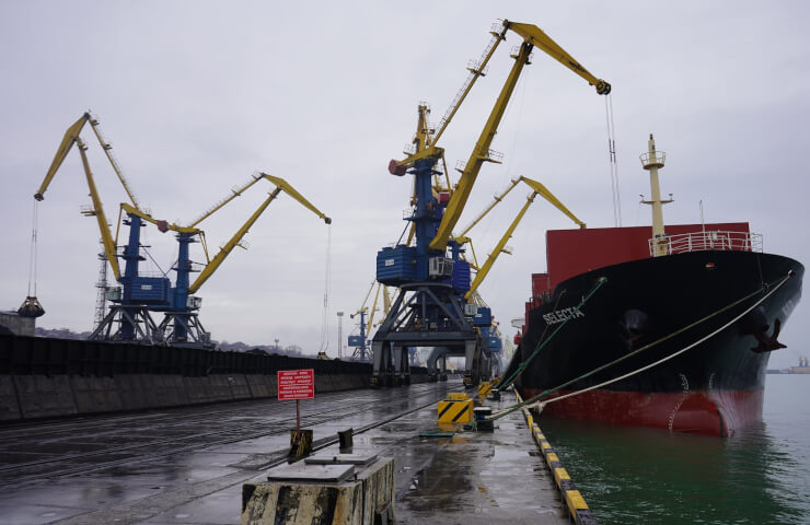 A ship with coking coal from the USA arrives at the Mariupol port