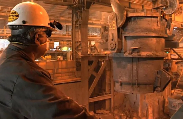 Перебои с подачей электроэнергии приостановили производство стали в Турции