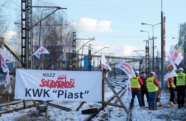 Polish miners blocked coal shipments to local power plants