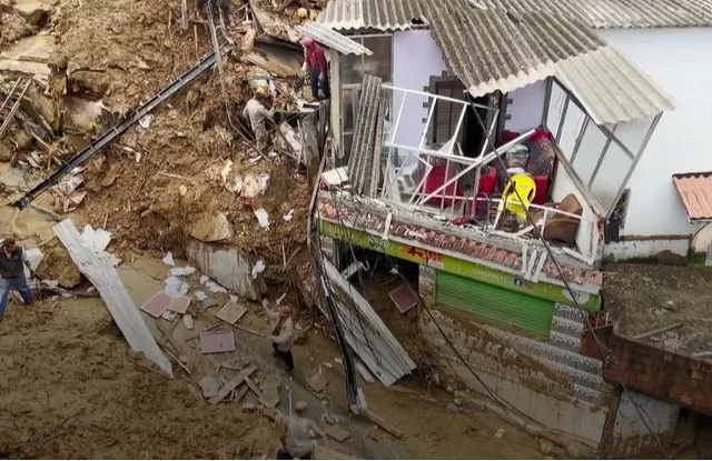 Более 120 человек пропали без вести от наводнения в Бразилии