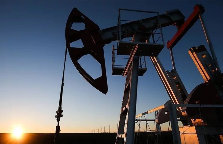Цены на нефть превысили 100 долларов за баррель впервые с 2014 года