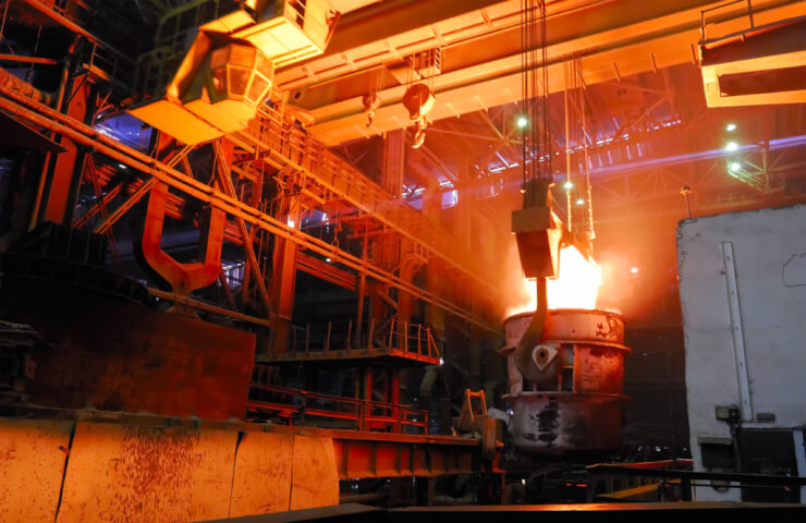 На металлургическом заводе в Оренбургской области РФ произошел взрыв неизвестного происхождения