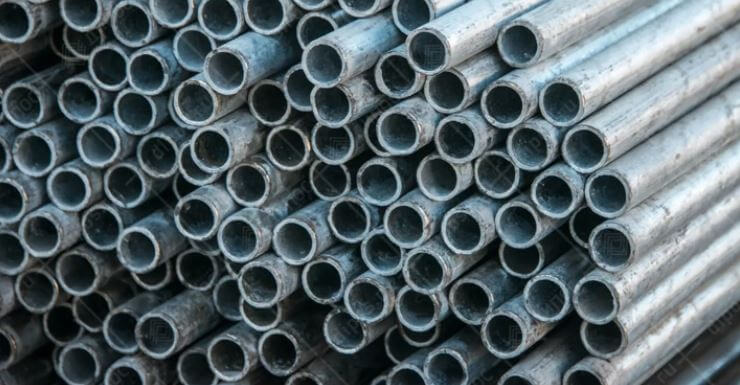 Разница между бесшовной и сварной трубой