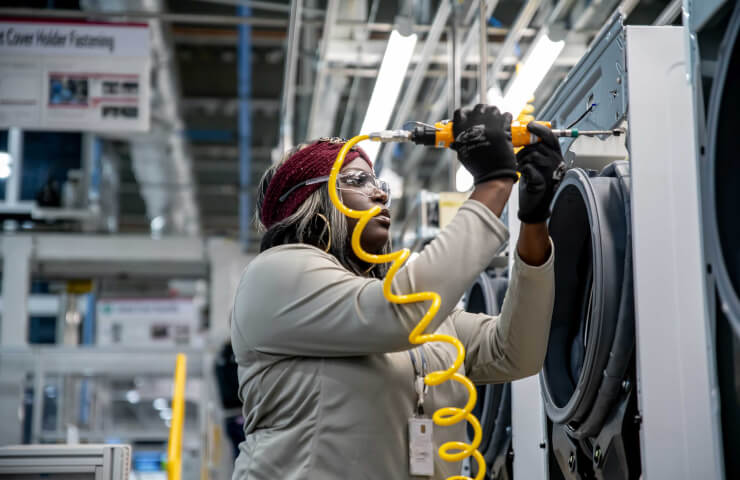 США запретили продавать в Россию ножи и холодильники