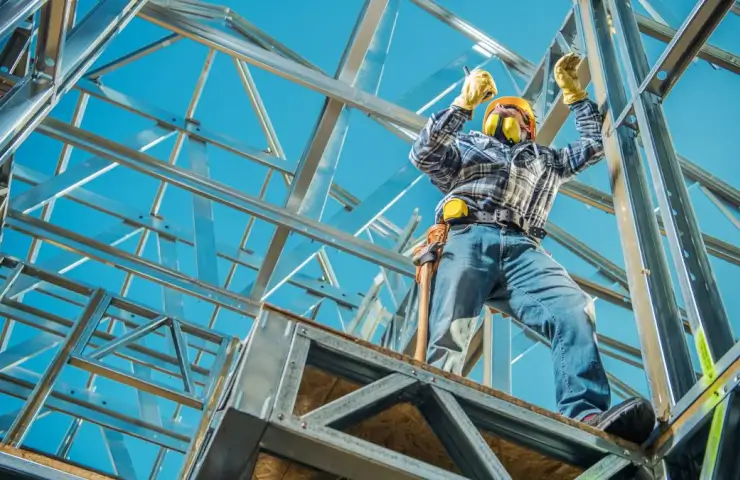 Великобритания столкнулась с резким ростом цен на сталь и древесину в марте