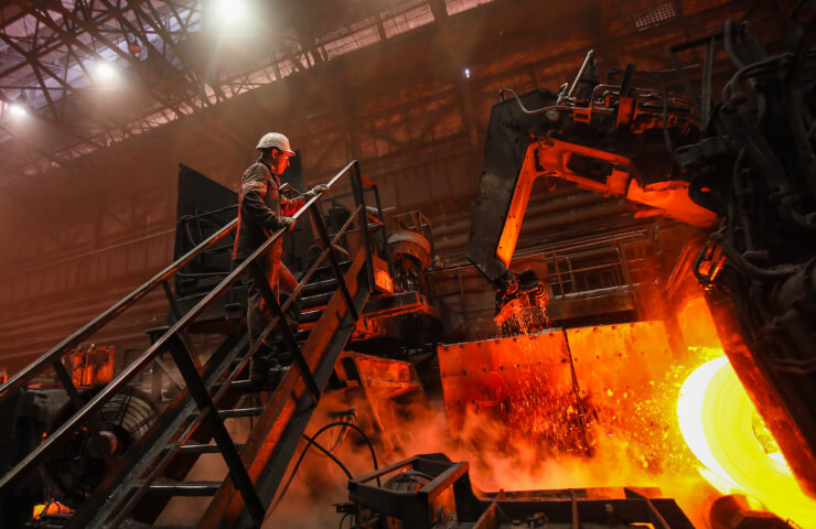 Российские металлурги останавливают мощности из-за укрепившегося рубля