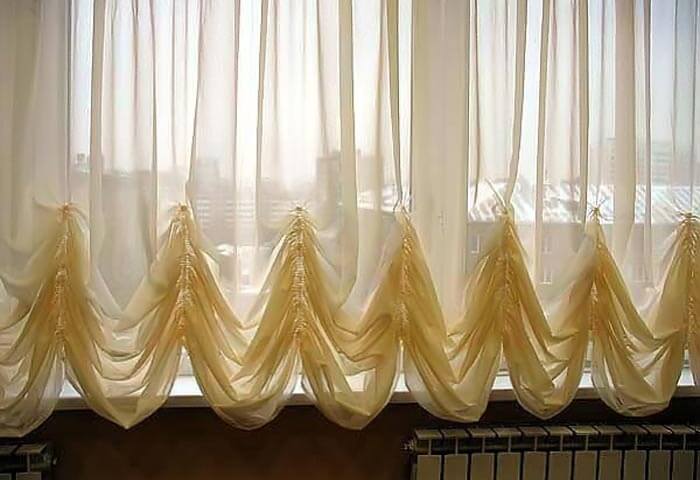 What are Austrian curtains