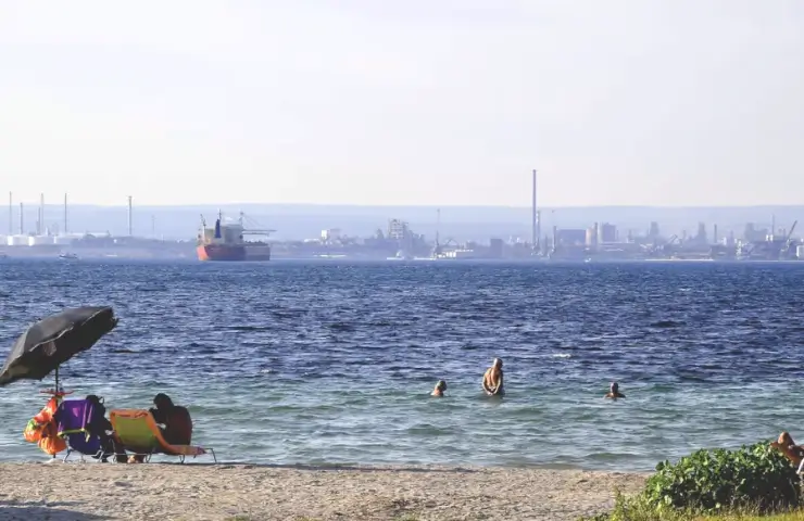 Europe's largest steel plant scoffs at EU environmental regulations - POLITICO