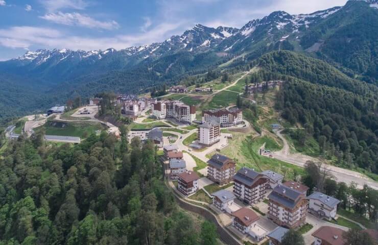 Найпопулярніші курорти Сочі: Червона Поляна та Есто-Садок - що вибрати?