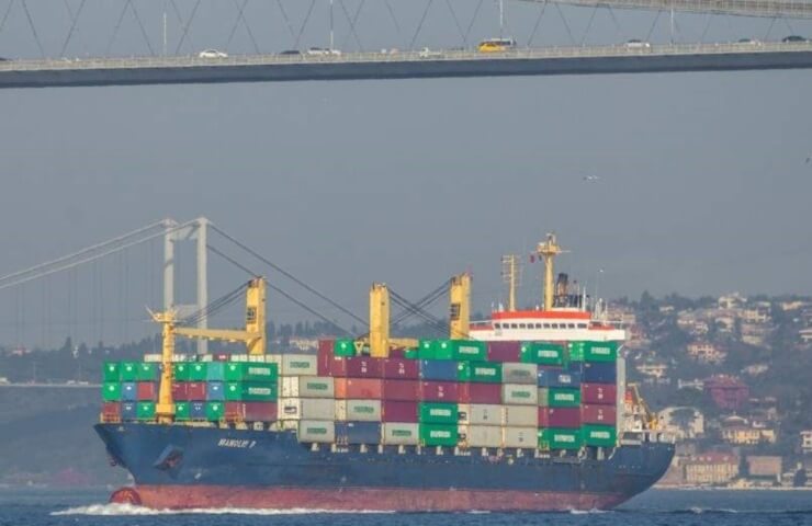 Турция в пять раз увеличит цену за проход через Босфор