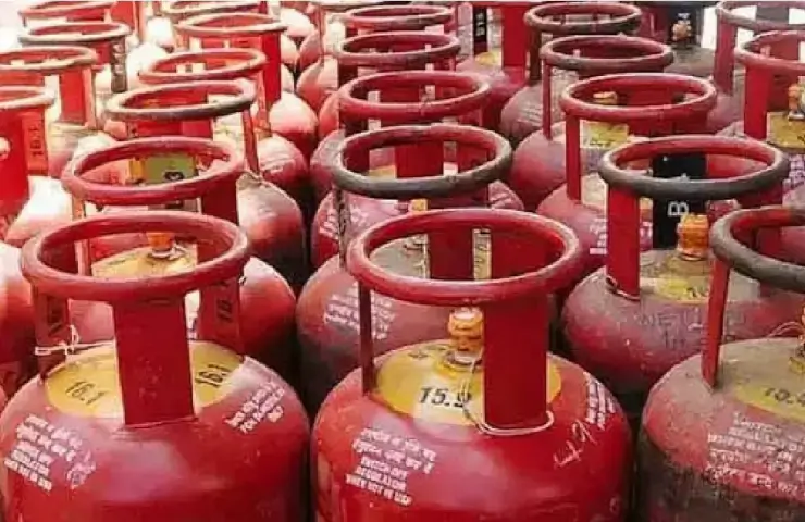 Composite gas cylinders