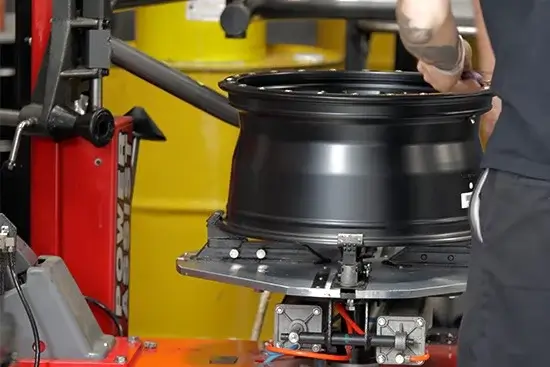 Tire fitting equipment at Shining Berg website