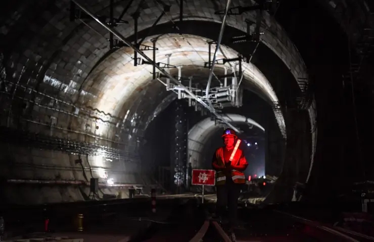 China ramps up investment in transport to bolster economy