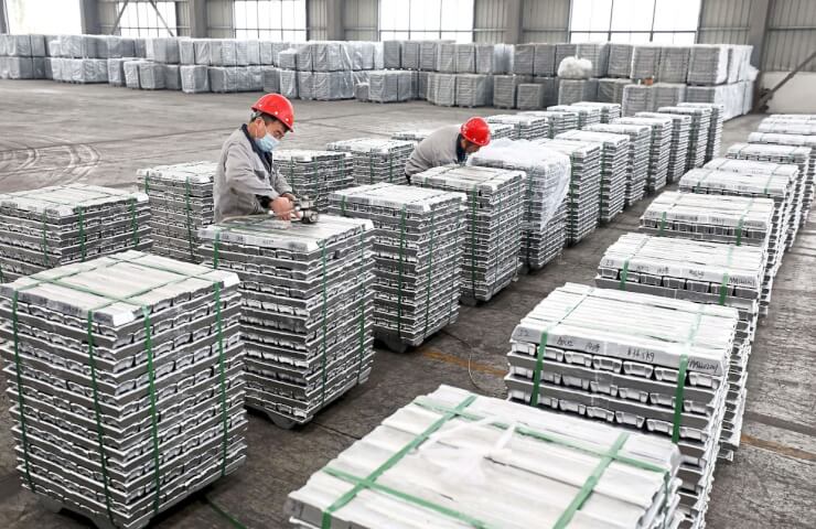 От остановки торгов российскими металлами на LME выиграют китайские производители алюминия – Platts