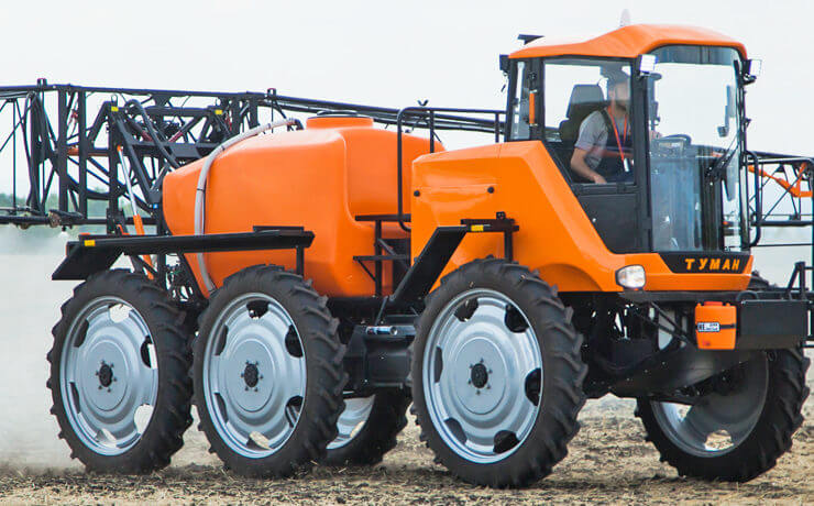 Самоходный и прицепной опрыскиватель. Какой вариант выбрать аграрию?