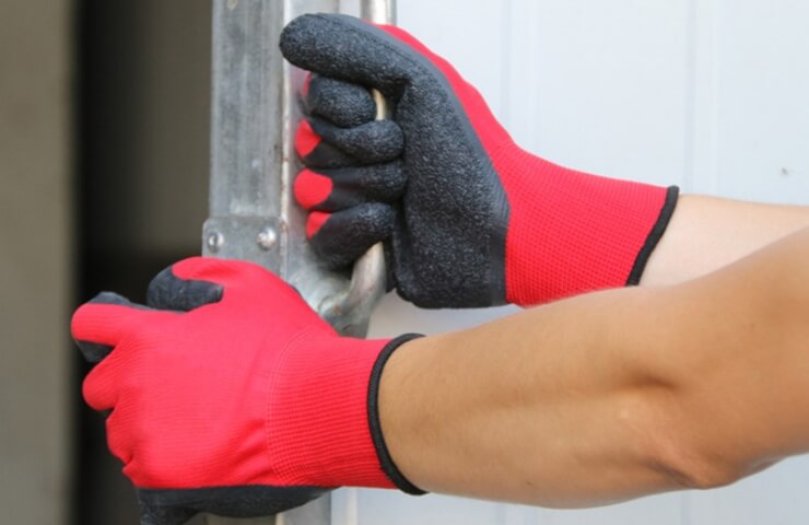 Work gloves on the Sapset website