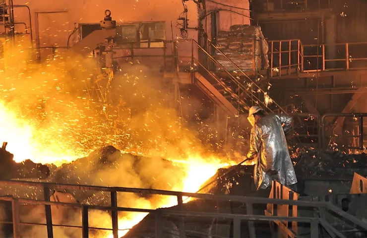 Китай у вересні різко збільшив виробництво сталі у річному порівнянні