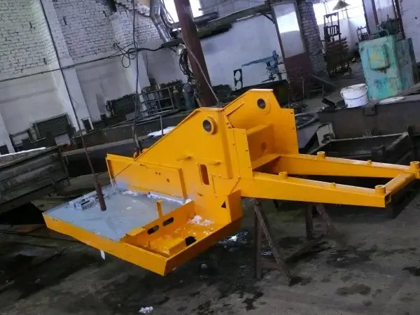 Design and functions of the slewing frame of truck cranes