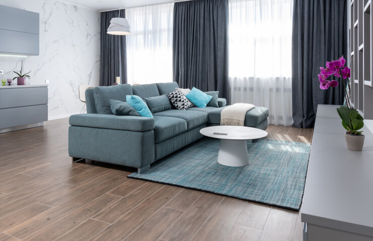 Choosing a sofa in the living room: which filler is better?