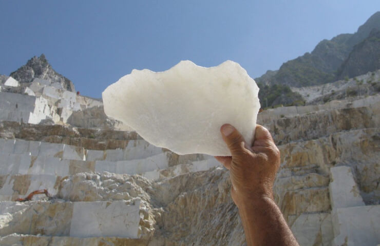 Какие изделия производят из белоснежного мрамора