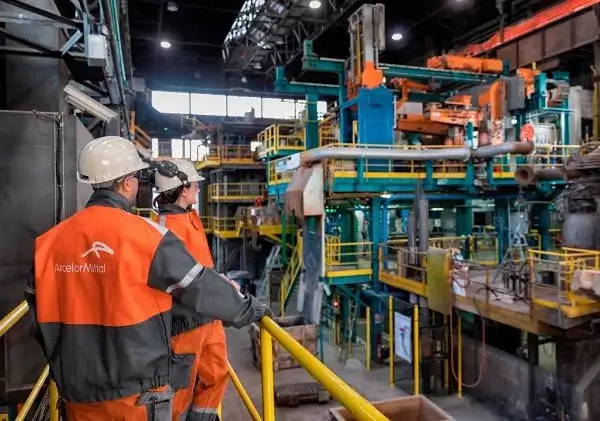 ArcelorMittal сообщает о падении прибыли на две трети за год