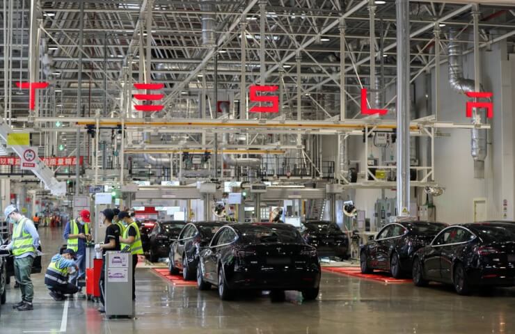 Шанхайская гигафабрика компании Tesla поставила в апреле более 75 тыс. автомобилей