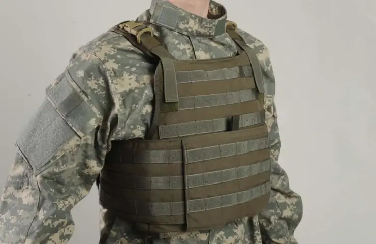 Bulletproof vests with ceramic plates