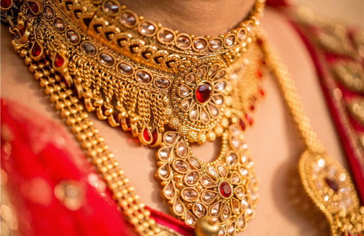 India imposes restrictions on the import of gold jewelry