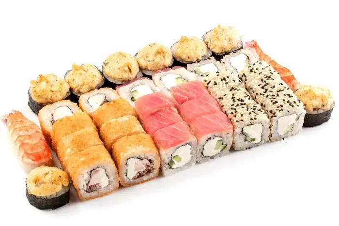 Where to order delicious rolls and sushi with home delivery in Izhevsk: features of the restaurant "Makarollych"