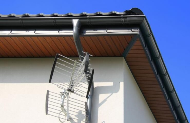 Branded gutter components made of metal