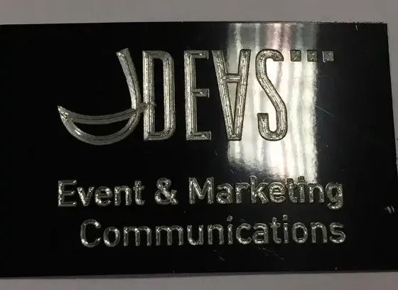 Перевага гравірованих шильдиків