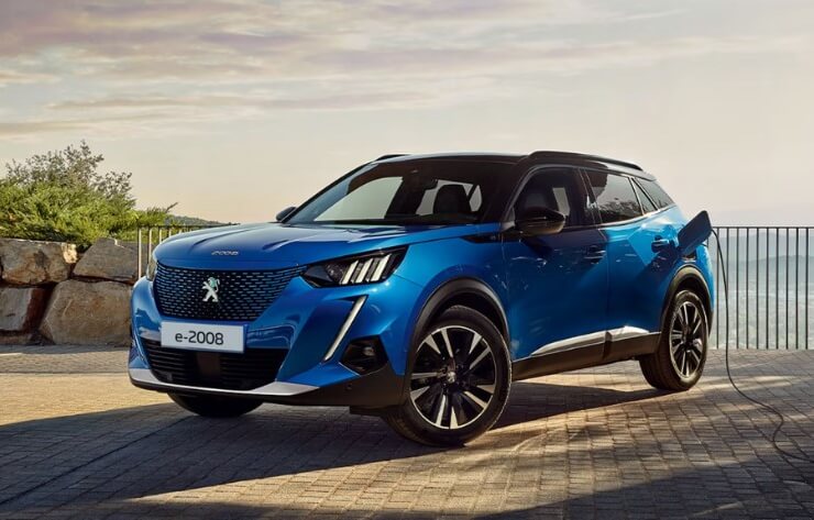 Электрический городской кроссовер Peugeot E 2008