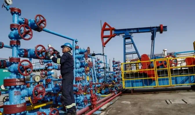 Oil hits $95 a barrel amid supply concerns