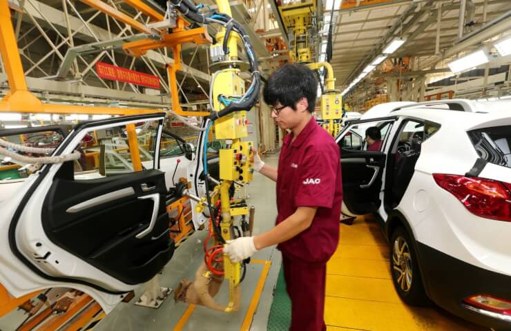 Китай отвергает обвинения ЕС в экспорте избыточных мощностей электромобилей