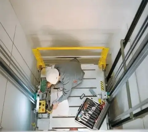 Лифтовое оборудование и эскалаторы от компании «Твой лифт»