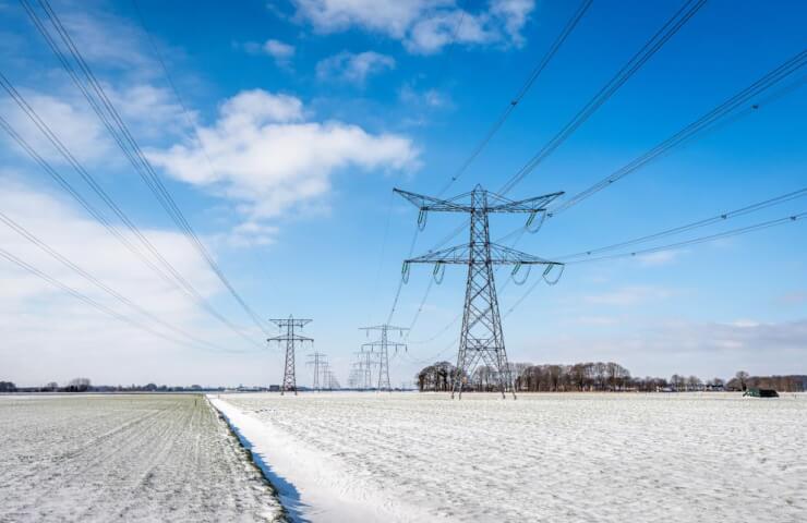Украина впервые за 2 года возобновила торговлю электроэнергией с Венгрией