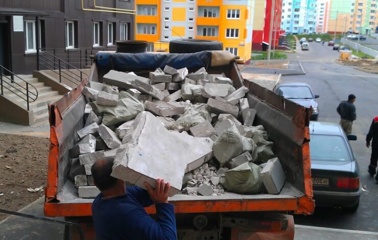 Професійне вивезення будівельного та побутового сміття в Одесі.
