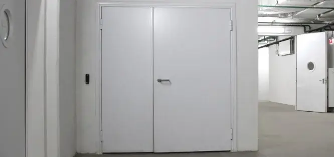 Types of industrial metal doors and their design features