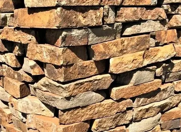 Choosing a stone for a retaining wall