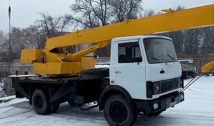 Від нестандартних навантажень до встановлення арт-об'єктів: де ще знадобиться оренда автокрана